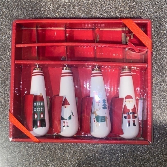 4-Piece Cheese Spread Holiday Knives NWT - Picture 1 of 3
